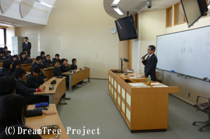 中学２年生／私立立命館宇治中学校での出前授業風景